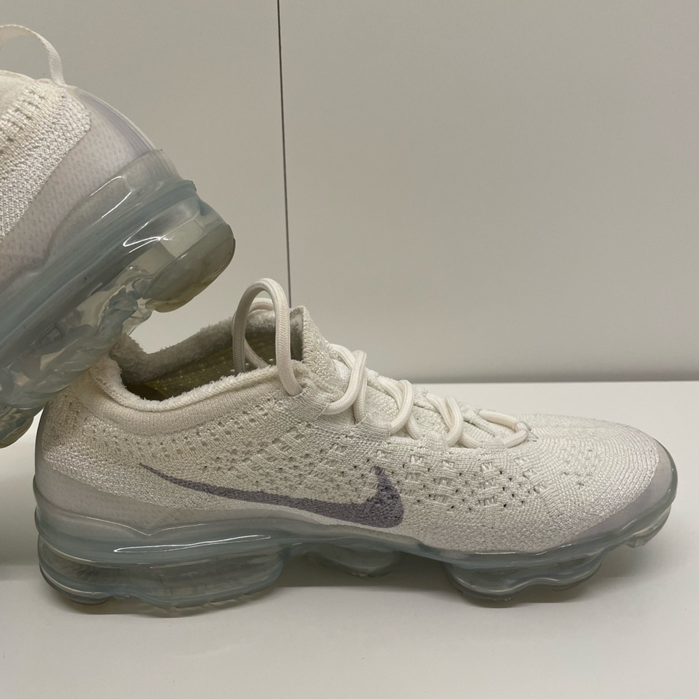 Nike Wmns Air VaporMax 2023 Flyknit 'Pure Platinum' Size 7.5 - Picture 2 of 12